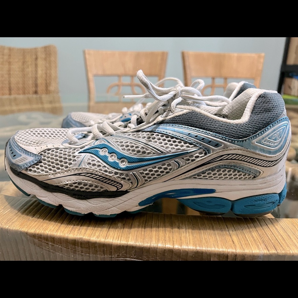 SAUCONY Women's Pro Grid •Omni 10 Size 10 Wide